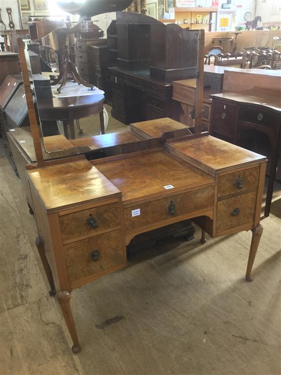 1930s burr walnut dressing table(-)